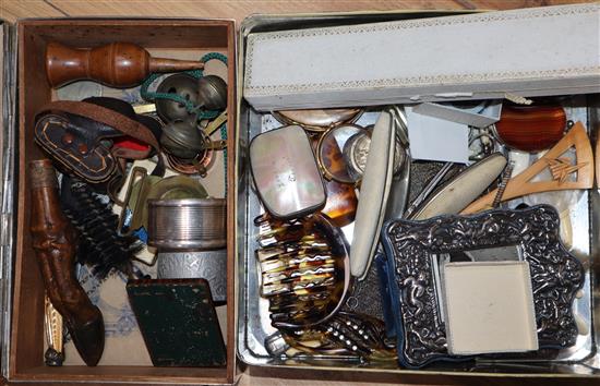 Assorted collectables to include a mother of pearl purse, coin money clip etc